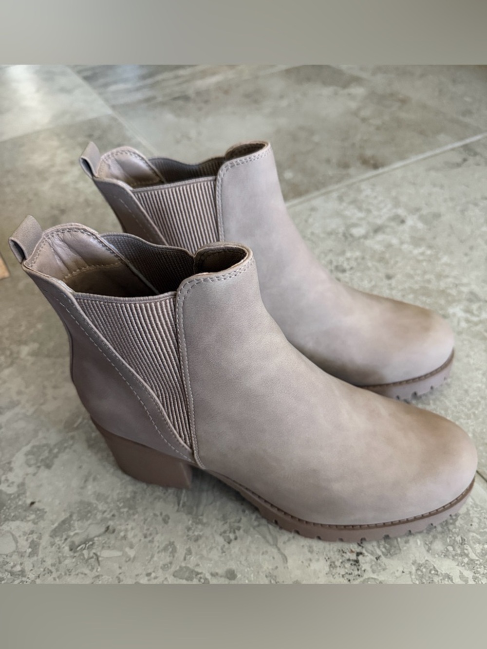 MIA Jody Chelsea Ankle Boots in Taupe, Size 8.5 Wide Fit, New in Box - Picture 3 of 8